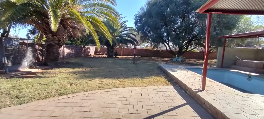 5 Bedroom Property for Sale in Jan Kempdorp Northern Cape